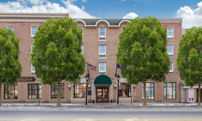 Shippensburg Hotel | Clarion Hotel & Suites University - Shippensburg