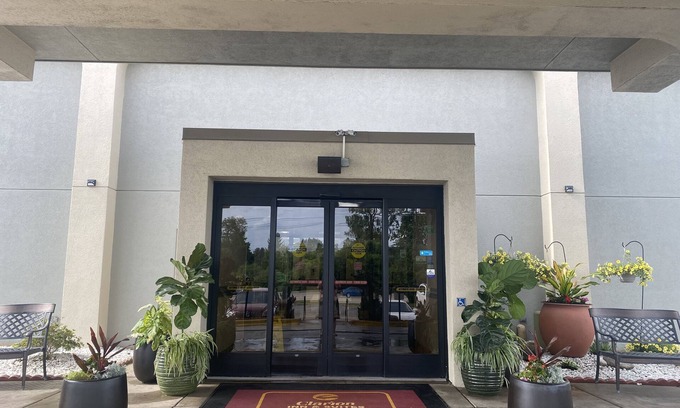 Grand Rapids Hotel | Clarion Inn & Suites Grand Rapids Airport