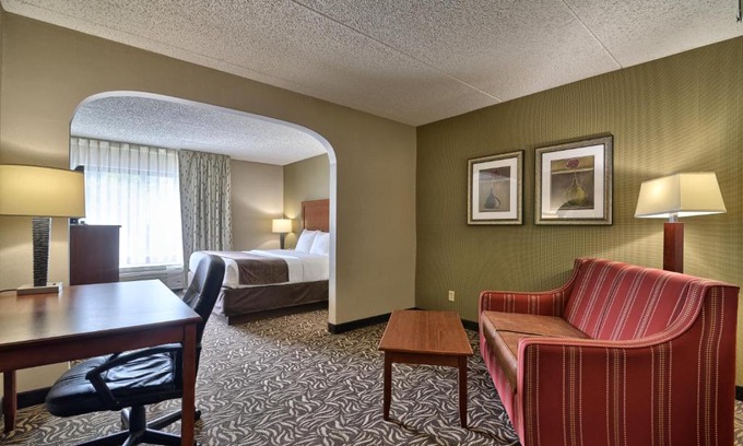 Cortland Hotel | Clarion Inn & Suites - University Area