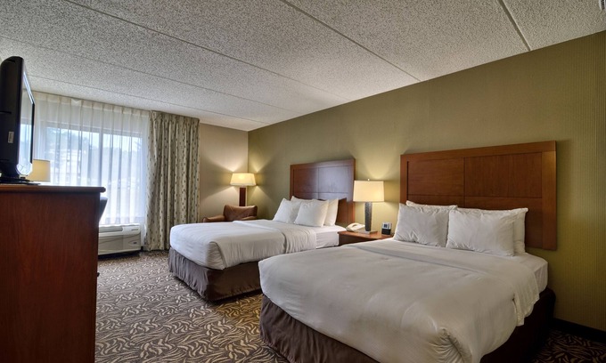 Cortland Hotel | Clarion Inn & Suites - University Area