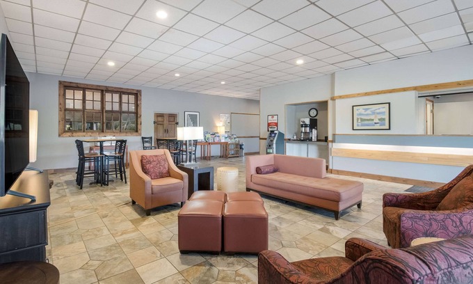 Hurley Hotel | Clarion Inn