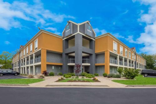 Castleton Hotel | Clarion Pointe Indianapolis Northeast
