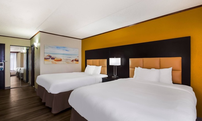 Lake Jackson Hotel | Clarion Pointe Lake Jackson - Clute