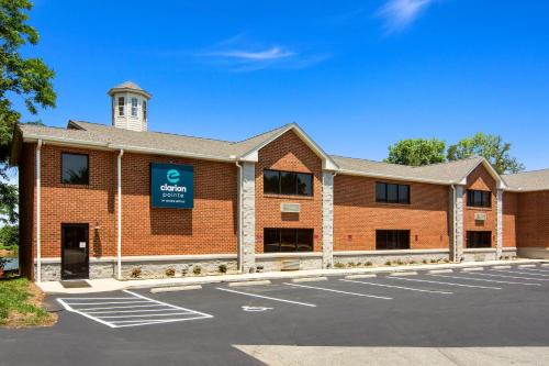 Clarksville Hotel | Clarion Pointe on the lake Clarksville-South Hill West