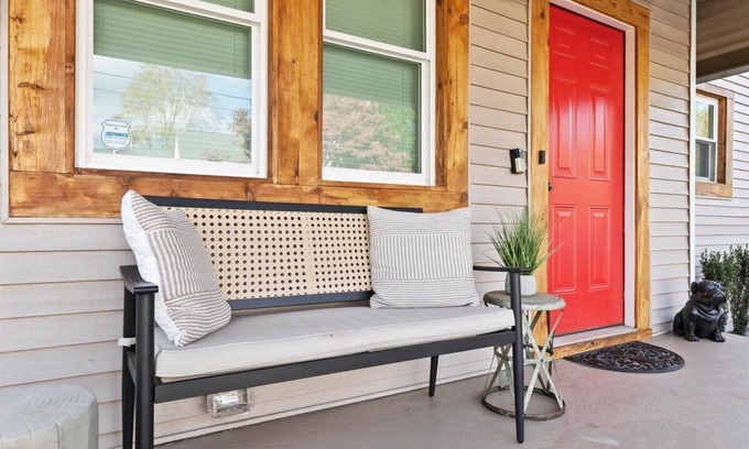 Athens House | ClarkeHouseAthens-Walk to EVERYTHING⚡️UGA⚡️Sanford⚡️Downtown-Sleeps 8-GUEST FAV