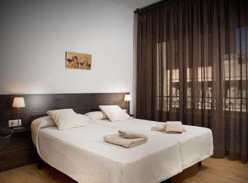El Camp de l'Arpa del Clot Apartment | ClassBedroom Gaudí Apartments