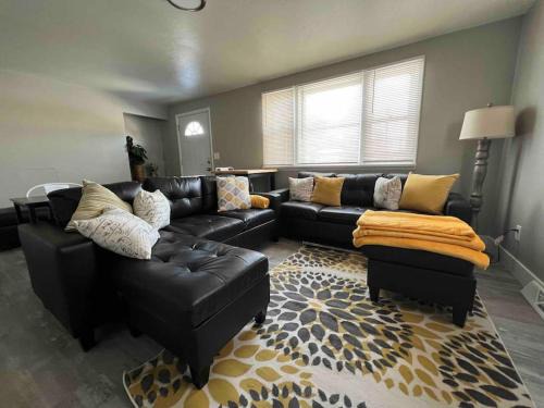 Central - Terry House | Classic 2-bedroom in Central Billings