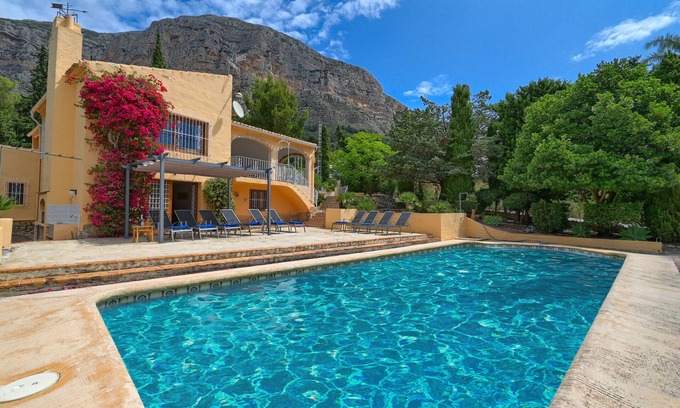 Montgo de Toscamar House | Classic and cheerful house with private pool in Javea, Costa Blanca, Spain for 10 persons