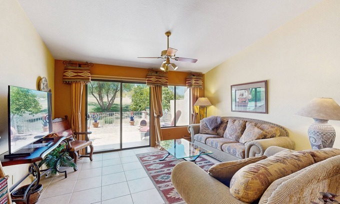 Casas Adobes House | Classic and comfortable condo with pool, hot tub, & tennis
