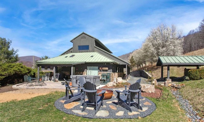 West Jefferson House | Classic Barn Home with Contemporary Design