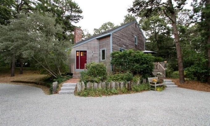 Brewster House | Classic Cape: Huge Yard, Walk to Beaches, Brewster Flats, Restaurants & Bars