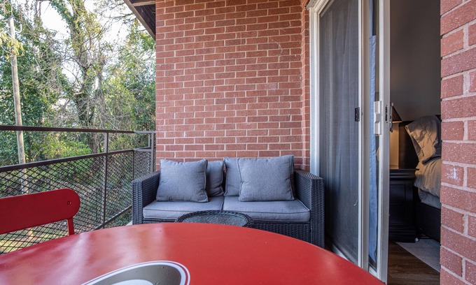 Athens Condo | Classic City Getaway - 1 mile walk to Sanford Stadium!
