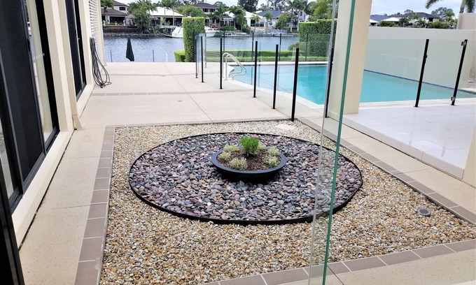 Helensvale House | Classic Elegance Waterfront. Incl FREE entry to 3 theme parks, 5 mins drive.
