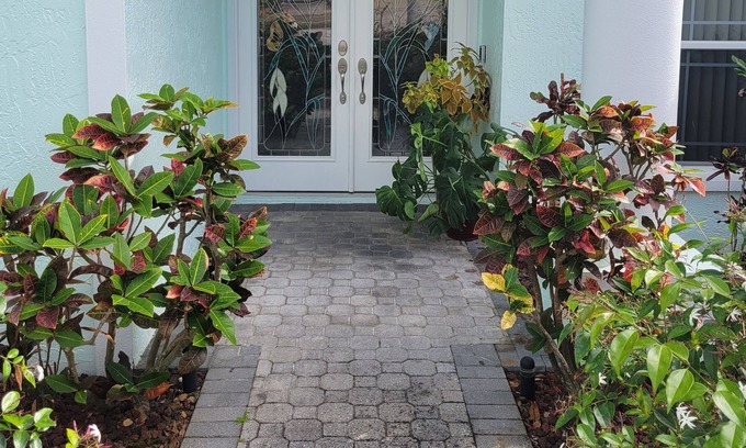 New Port Richey House | Classic Florida Home near Tampa/St Petersburg and beaches. Pet friendly!
