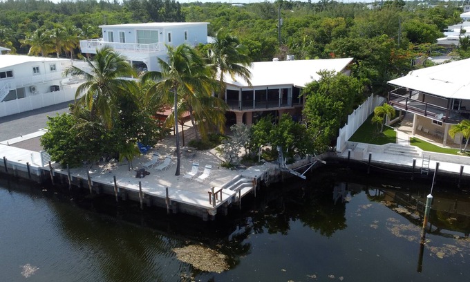 Tavernier House | Classic Keys Cabin on the Water