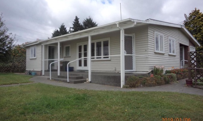 Ngakonui House | Classic Kiwi Farmhouse