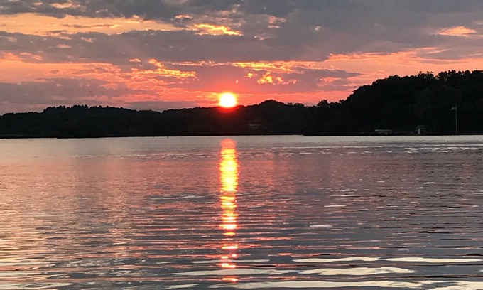 Solon Mills House | Classic Lakehouse! BOOK NOW! Perfect for the HOLIDAYS!