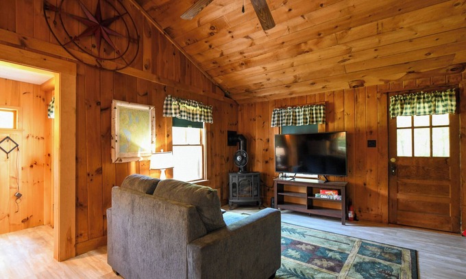 Raymond Cottage | Classic Maine Cottage in an association with a nice yard and shared beach