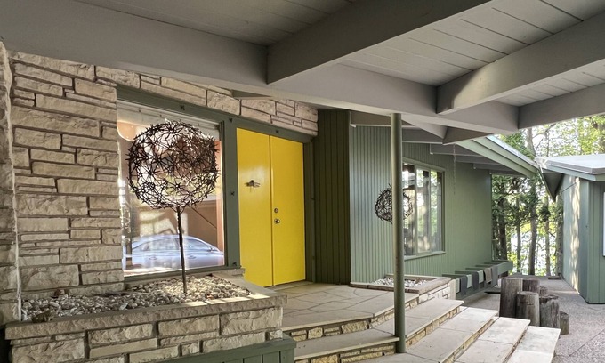 Plymouth House | Classic Mid Century Modern 5 BR 3 Bth Lake Home. 20 minutes from downtown Mpls..
