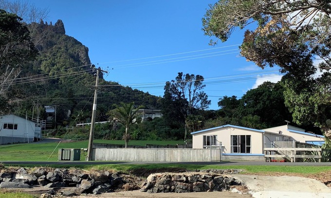 Whangarei Heads House | Classic NZ Bach on the Waterfront - Whangarei Heads