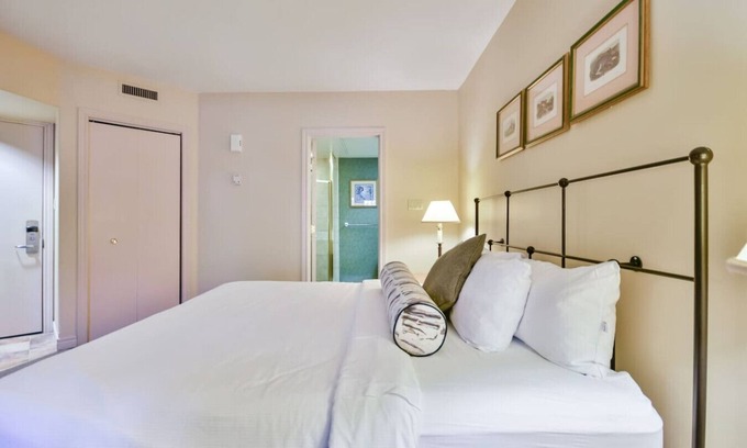 Oro-Medonte Apartment | Classic Spacious Studio Suite!