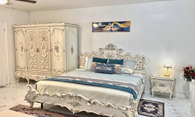 Venetian Road Settlement Apartment | Classic Studio in Venetian Roadn