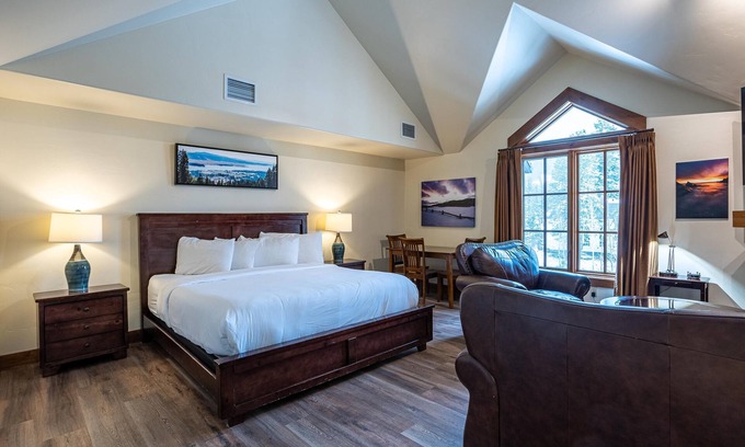 Tamarack Apartment | Classic Studio in Osprey Meadows with Fireplace