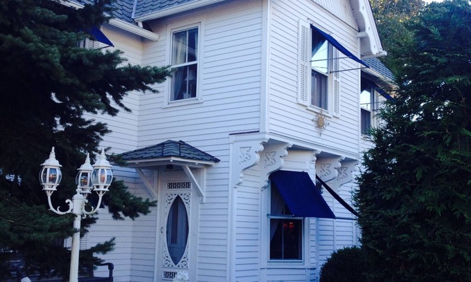 The Heights House | Classic Waterview Victorian Summer Cottage in Park-Like-Setting