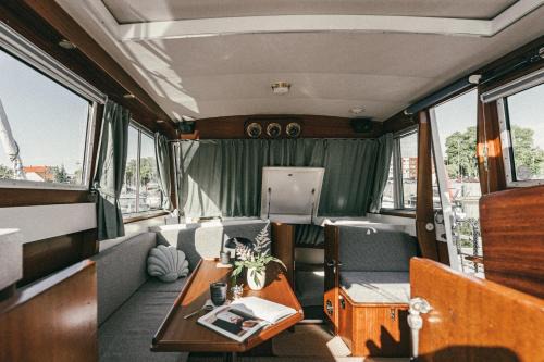 Klaipeda Boat Rental | Classic Yacht I Royal Cruiser 34 - "Barrel"