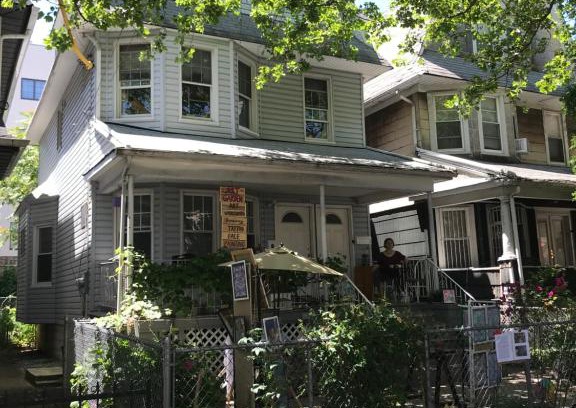 Homecrest House | CLASSICAL AMERICAN Homestay HOUSE