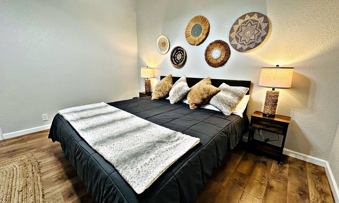 Downtown Sacramento House | Classy 2BR/1.5BA Downtown Sacramento