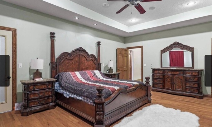 Duquesne House | Classy 7 bedrooms 5 bathrooms house with pool & hot-tub in up scale neighborhood