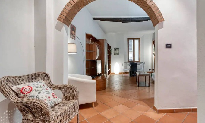 Historic Center Apartment | Classy Apartment for 6 in the City Center - SMART TV 40' HD NETFLIX PRIMEVIDEO