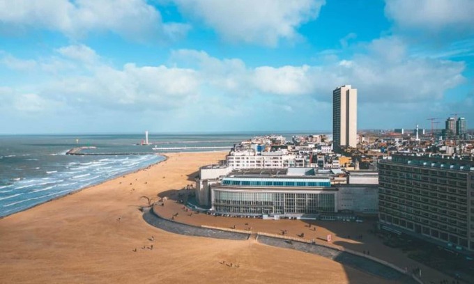 Ostend City Centre Apartment | Classy apartment with terrace in Bredene