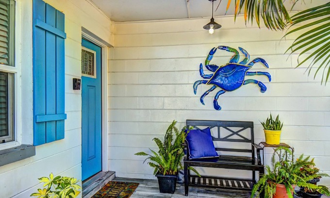 Clearwater House | Classy & Clean Pet Friendly