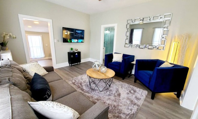 Glenwood Springs Apartment | Classy Mountain Charm - 1 Block to Restaurant Row!