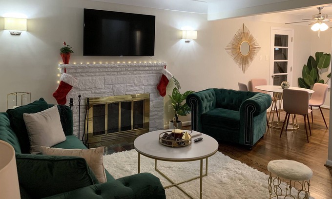 Harper Woods House | Classy Vintage Home in Harper Woods 3bed/1.5 baths