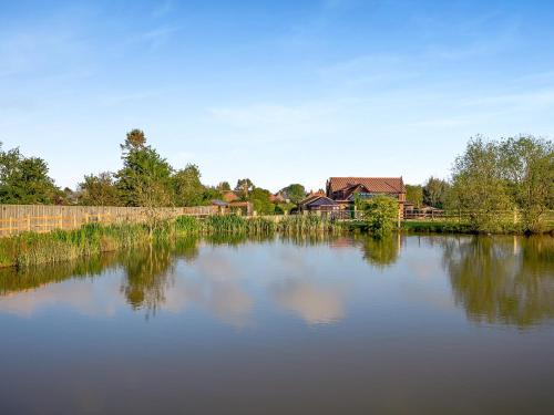 Louth House | Clay Lake Cottages - Dad's Shed