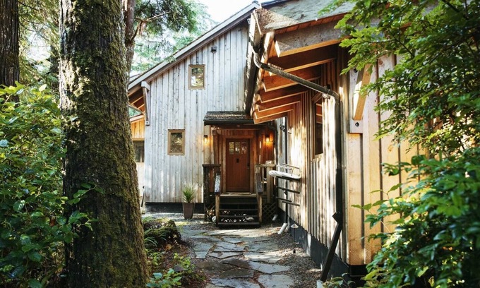 Tofino House | Clayoquot Surf Retreat