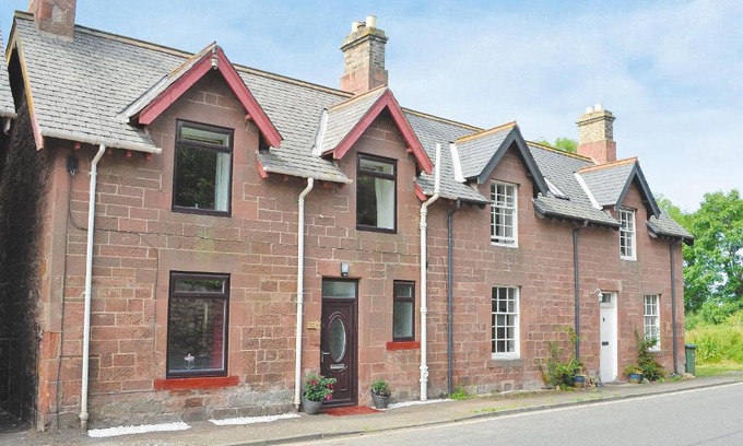 Dunbar House | Clayron Cottage