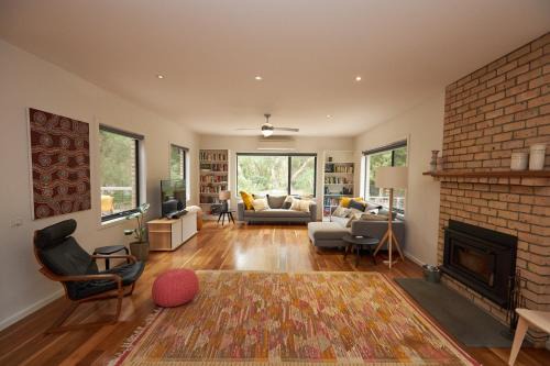 Aireys Inlet House | Claystone - walking distance to the beach