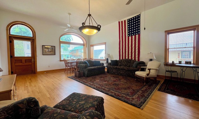 Clayton House | Clayton Savings Bank - One Block To Might Mississippi River!