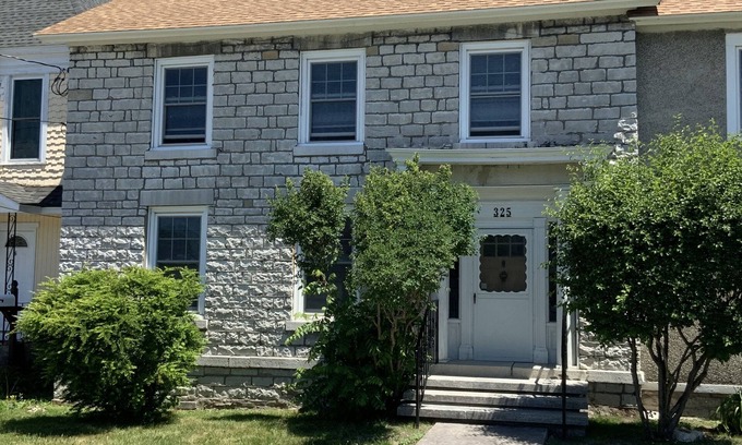 Clayton House | Clayton Village Home Best Location