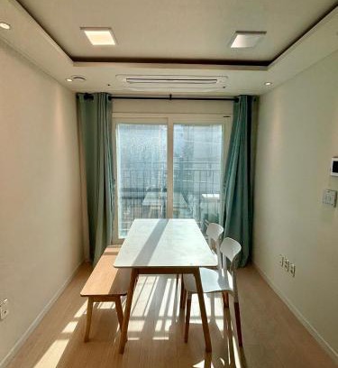 Gaebong-dong Apartment | Clean 2 SuperSingle Beds House