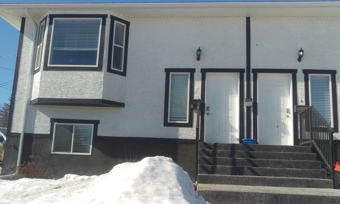 Grande Prairie House | Clean and bright town home in central location