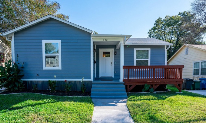 Mahncke Park House | Clean and cozy, near museums and downtown