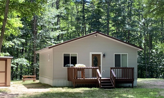 Wetmore Cabin | Clean and Cozy Retreat near Pictured Rocks!