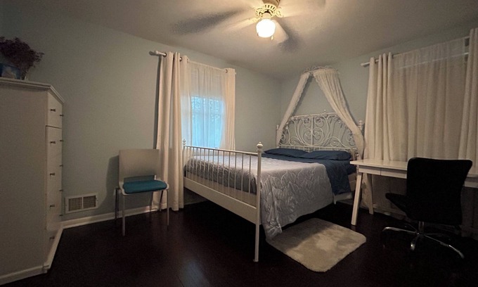 Columbia Heights House | clean and tidy room in Columbia, Heights 50th, let you have a good sleep