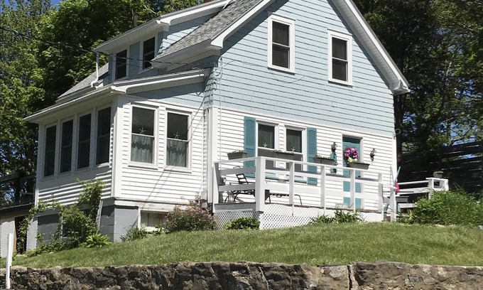 Boothbay Harbor House | Clean, Bright, Airy Home - Walking distance to EVERYTHING!