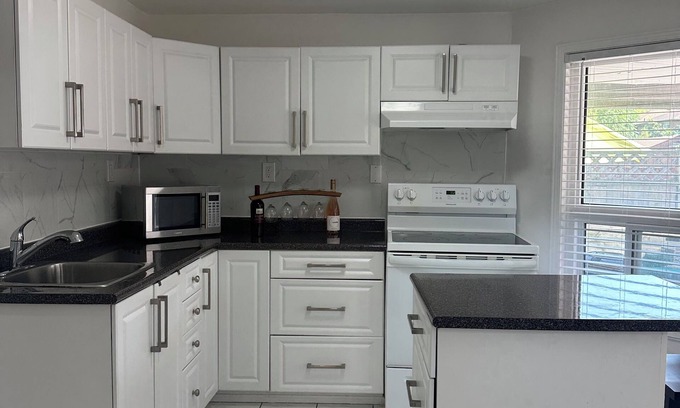 Hurontario House | Clean, bright, furnished walkout basement apartment. 5 minutes to Hwy 401 & 403.